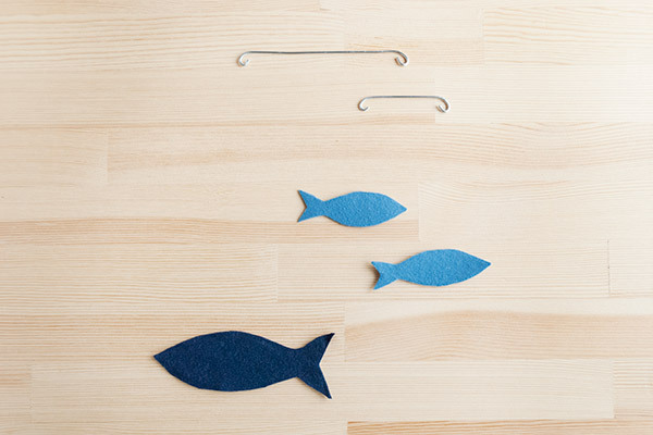 300円で作れちゃう！　夏のインテリアにもなるお魚モビール【おうちで季節イベント お手軽アートレシピ Vol.18】