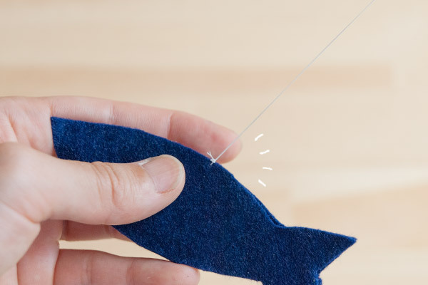 300円で作れちゃう！　夏のインテリアにもなるお魚モビール【おうちで季節イベント お手軽アートレシピ Vol.18】