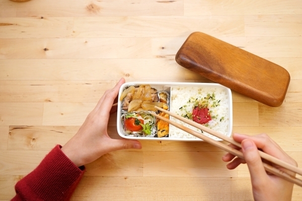 子どもの「ぼっちランチ」対策はどうする！？　夏休みの対処法