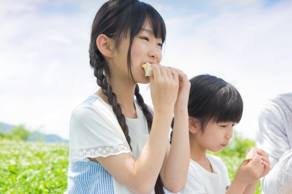 子どもの「ぼっちランチ」対策はどうする！？　夏休みの対処法