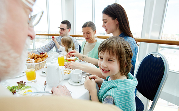 なぜ家族旅行に大型ホテルがおすすめ？　鍵は「コスパ」と「退屈知らず」