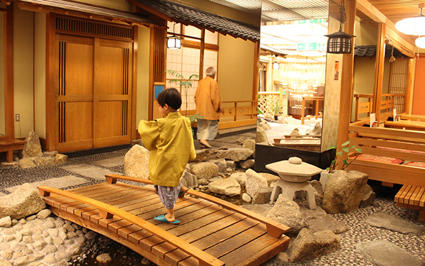 なぜ家族旅行に大型ホテルがおすすめ？　鍵は「コスパ」と「退屈知らず」