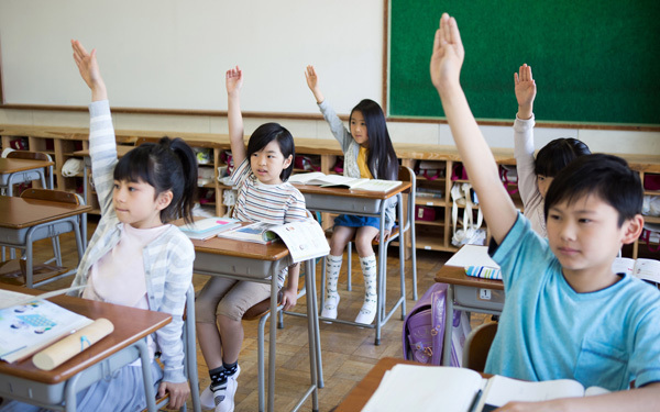 暑さで倒れる子どもも！　学校にエアコンは夢の話なの？【パパママの本音調査】  Vol.119