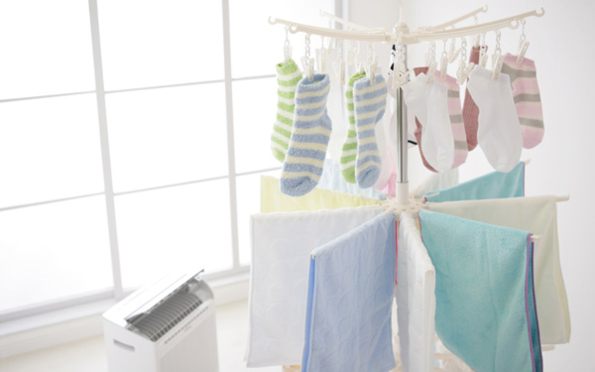 部屋干し派が半数以上 梅雨どきのいやな生乾きの洗濯物のにおい どうしてる パパママの本音調査 Vol 126 ウーマンエキサイト 1 2