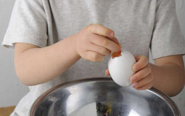 野外教育インストラクターが伝授！　どんどん作りたくなる簡単かわいい工作「たまごファミリー」で自由研究を