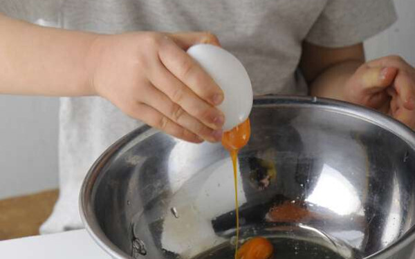 野外教育インストラクターが伝授！　どんどん作りたくなる簡単かわいい工作「たまごファミリー」で自由研究を