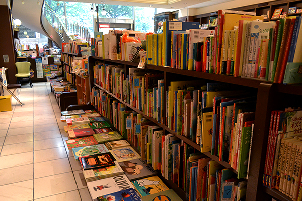 ブックハウスカフェがおすすめする、食の世界を広げる本