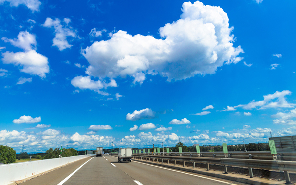 帰省ラッシュで怖い思いをした！　高速道路の最高速度制限の引き上げどう思う？【パパママの本音調査】  Vol.138