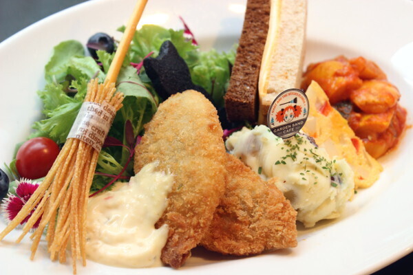 『メアリと魔女の花』カフェは魔法世界！　インスタ映えスイーツがカワイイ