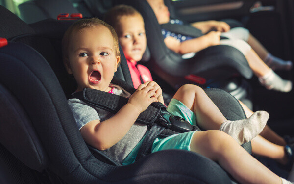 車中でヤケド 夏の子連れドライブは熱対策がカギ ウーマンエキサイト 1 2