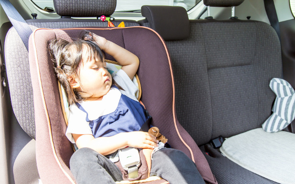 車中でヤケド！？　 夏の子連れドライブは熱対策がカギ