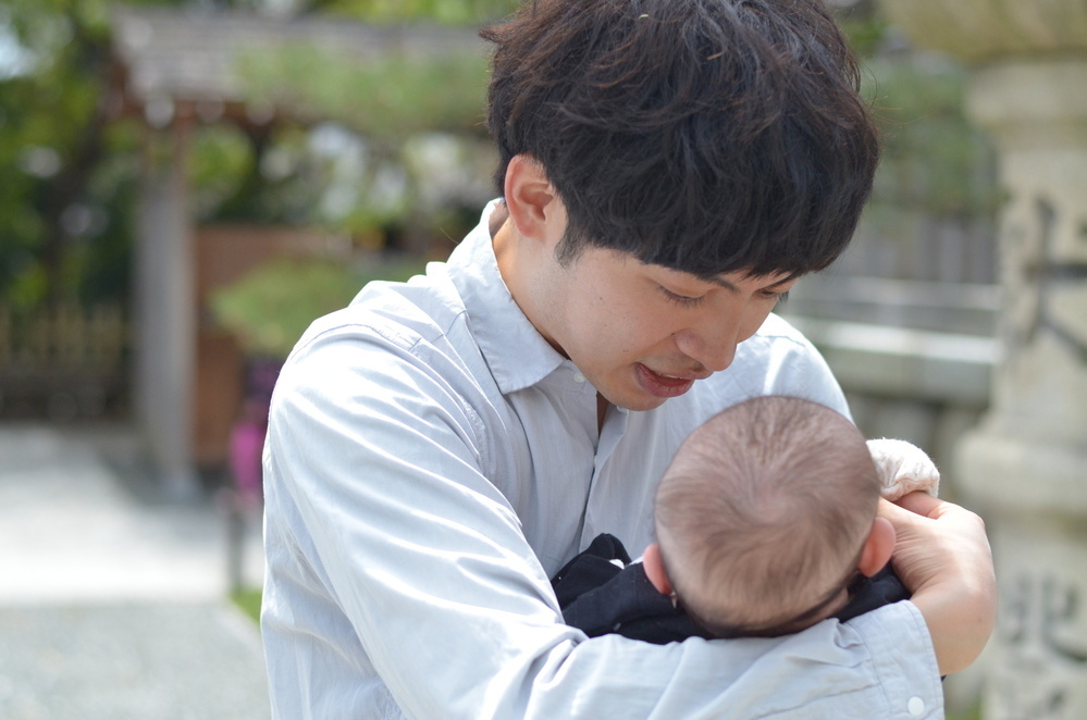 「パパ見知り」フォローをしないと大変なことに！ 克服するには