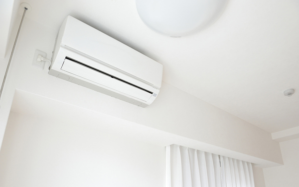 エアコンをつけて寝たくない人必見！　寝苦しい夜におすすめなグッズって？【パパママの本音調査】  Vol.145