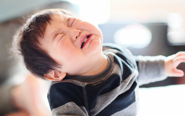 外出先でギャン泣き！　赤ちゃんとのお出かけのときの育児あるある【パパママの本音調査】  Vol.147