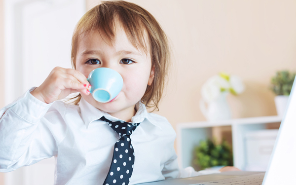 【シリーズ・遊びも丸ごと脳育 Vol.4】遊びスキルの高い子はおしゃれなカフェでも大声を出さない!?