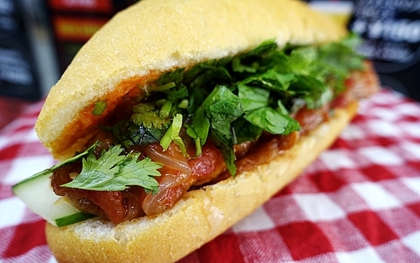  ふわっとサクサク、もりもりパクチー！ ベトナム本場の味が大評判のバインミー専門店  #恵比寿 #EBIS BANHMI BAKERY #おしゃれカフェ Vol.39