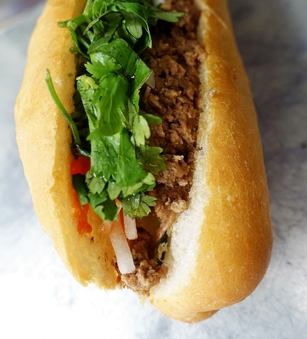  ふわっとサクサク、もりもりパクチー！ ベトナム本場の味が大評判のバインミー専門店  #恵比寿 #EBIS BANHMI BAKERY #おしゃれカフェ Vol.39