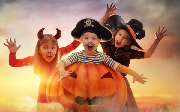 花火に水着にキャンプまで！　ユニーク100％の2017年ハロウィンイベント4選