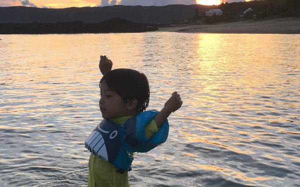 海嫌いを克服！　水に顔もつけられなかった息子がネイチャー男子に急成長【5歳息子と行った「奄美大島4泊5日」家族旅vol.2】