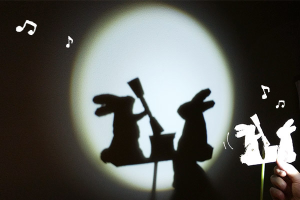 親子で作って遊べる、うごくお月見影あそび【おうちで季節イベント お手軽アートレシピ Vol.22】