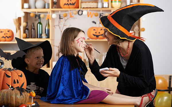 子どもも楽しむハロウィンメイク　肌にやさしいメイクアイテム3選