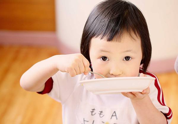 食べたものが、わたしになる！　和食の給食が子どもの命に…映画「いただきます」