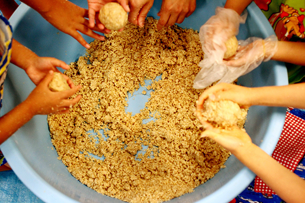 食べたものが、わたしになる！　和食の給食が子どもの命に…映画「いただきます」