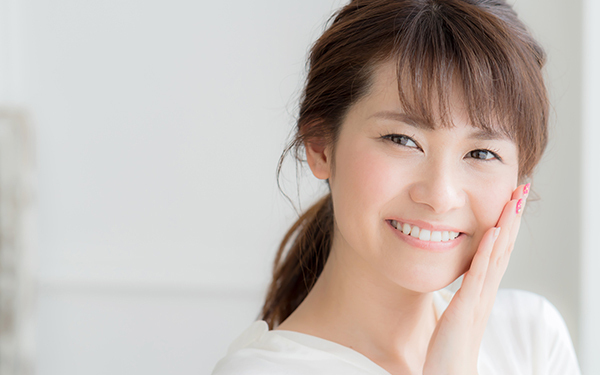 センスがあってかわいらしい！　ママ世代にぴったりの、大人のピンクメイク