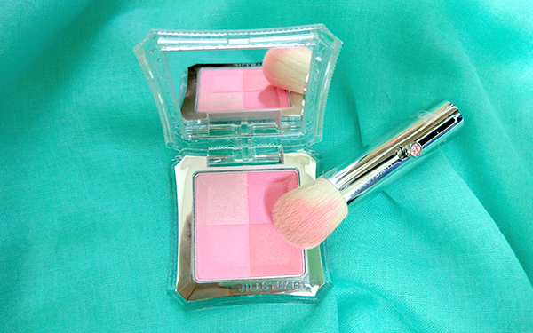 センスがあってかわいらしい！　ママ世代にぴったりの、大人のピンクメイク