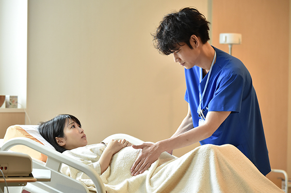 『コウノドリ』ドラマで問う、産後の母の闇を夫は理解しているか？