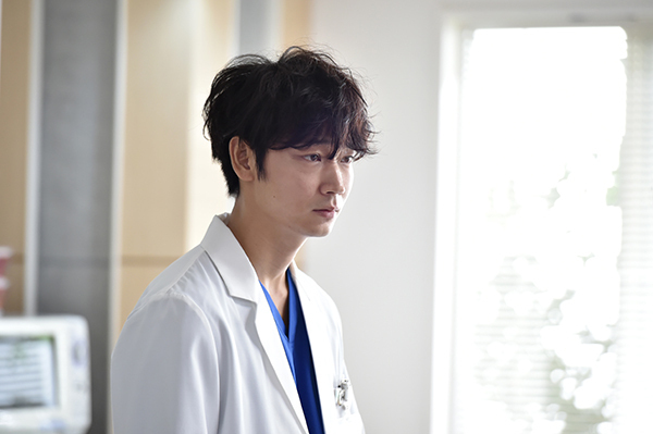 『コウノドリ』ドラマで問う、産後の母の闇を夫は理解しているか？