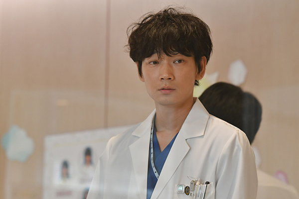 『コウノドリ』綾野剛VS星野源がぶつかる2つのリスク。胎児と母体どっちが優先？