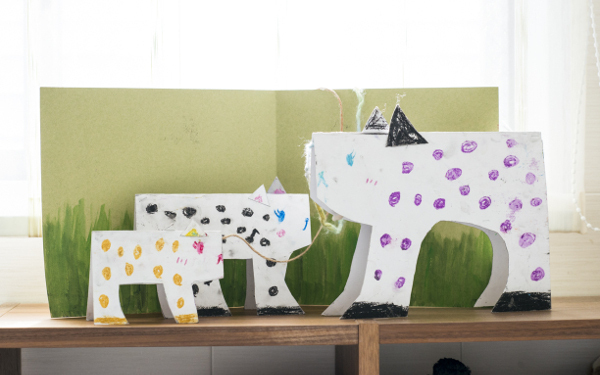 たまり続ける子どもの作品、どうしてる？　親子で協力の「見せる収納」で一気に解決！