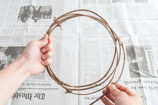 拾った木の実でかわいくできちゃう！　ナチュラルリースとダンボールのミニリース【おうちで季節イベント お手軽アートレシピ Vol.25】