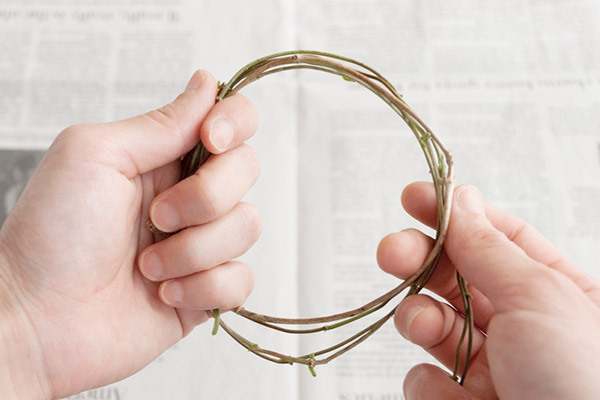 拾った木の実でかわいくできちゃう！　ナチュラルリースとダンボールのミニリース【おうちで季節イベント お手軽アートレシピ Vol.25】