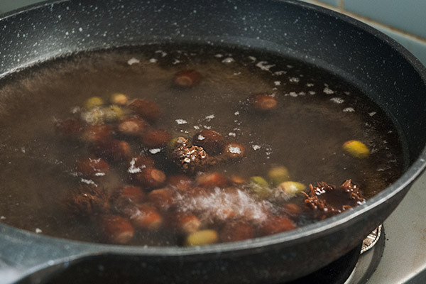 拾った木の実でかわいくできちゃう！　ナチュラルリースとダンボールのミニリース【おうちで季節イベント お手軽アートレシピ Vol.25】
