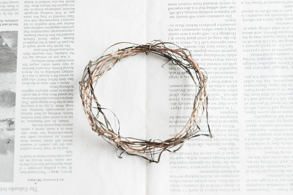 拾った木の実でかわいくできちゃう！　ナチュラルリースとダンボールのミニリース【おうちで季節イベント お手軽アートレシピ Vol.25】