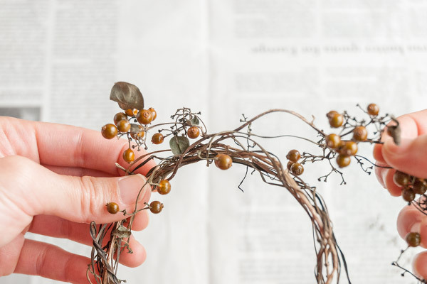 拾った木の実でかわいくできちゃう！　ナチュラルリースとダンボールのミニリース【おうちで季節イベント お手軽アートレシピ Vol.25】