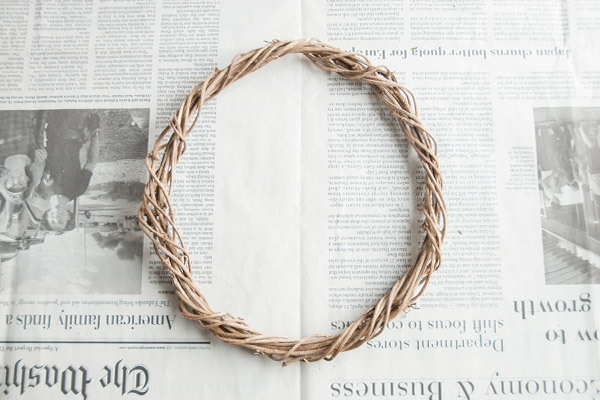 拾った木の実でかわいくできちゃう！　ナチュラルリースとダンボールのミニリース【おうちで季節イベント お手軽アートレシピ Vol.25】