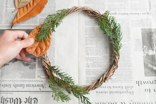 拾った木の実でかわいくできちゃう！　ナチュラルリースとダンボールのミニリース【おうちで季節イベント お手軽アートレシピ Vol.25】