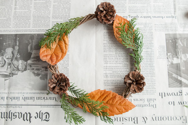 拾った木の実でかわいくできちゃう！　ナチュラルリースとダンボールのミニリース【おうちで季節イベント お手軽アートレシピ Vol.25】