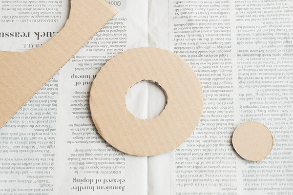 拾った木の実でかわいくできちゃう！　ナチュラルリースとダンボールのミニリース【おうちで季節イベント お手軽アートレシピ Vol.25】