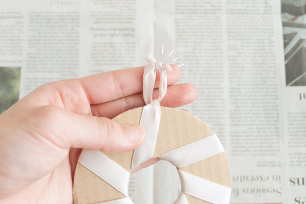 拾った木の実でかわいくできちゃう！　ナチュラルリースとダンボールのミニリース【おうちで季節イベント お手軽アートレシピ Vol.25】