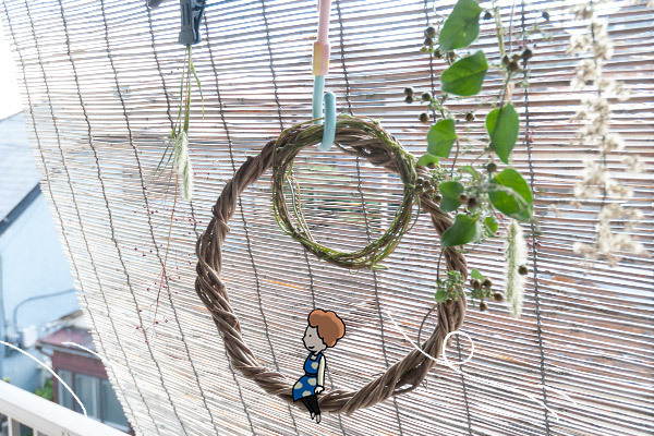 拾った木の実でかわいくできちゃう！　ナチュラルリースとダンボールのミニリース【おうちで季節イベント お手軽アートレシピ Vol.25】