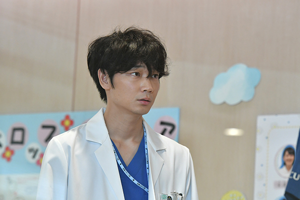 コウノドリでリアルに描かれた産後うつと 「子育てを美化」に共感するママたち