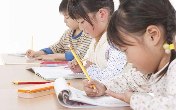 いじわるをする心理や意味…娘がされたらママはどうすればいい？【「一生メシが食える女の子」の育て方 Vol.2】