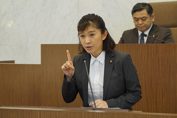 『民衆の敵』で考えさせられるママの意識改革。正直者が損する世界で子育てしたい？