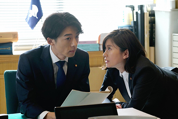 『民衆の敵』で考えさせられるママの意識改革。正直者が損する世界で子育てしたい？