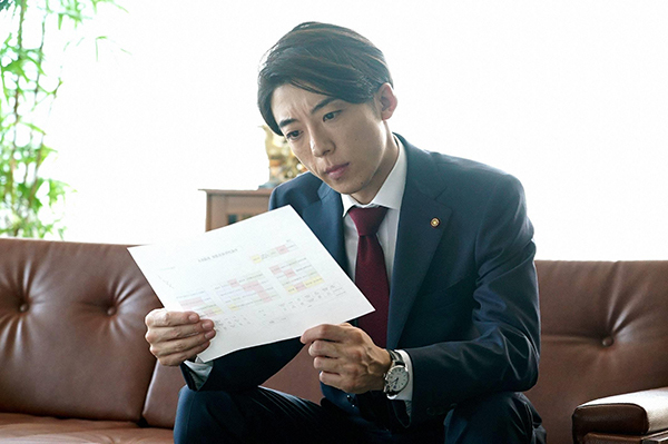 『民衆の敵』で考えさせられるママの意識改革。正直者が損する世界で子育てしたい？