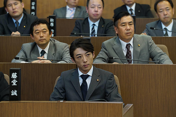 『民衆の敵』で考えさせられるママの意識改革。正直者が損する世界で子育てしたい？